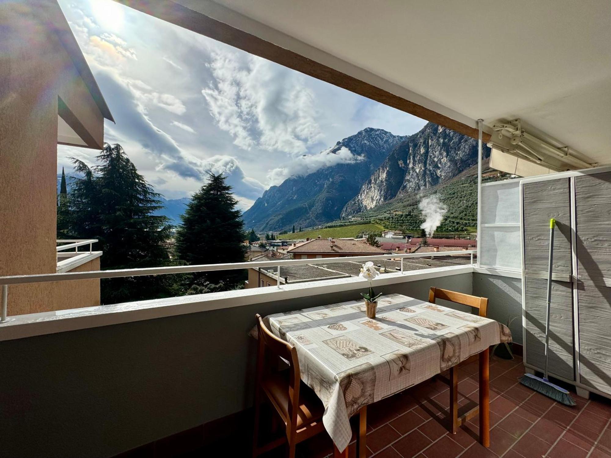Waterfall & Pool Riva del Garda Exterior foto